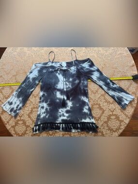 Paper Crane Tie-Dye Off-Shoulder Tassel Trim Top - Blue and white